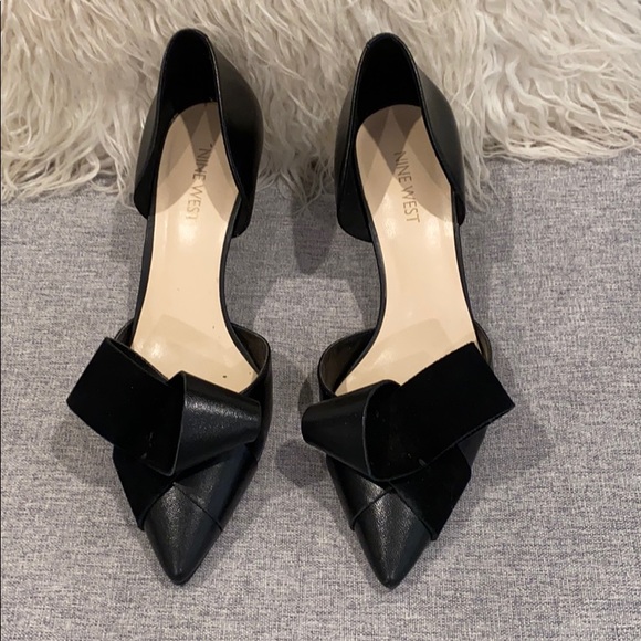 SOLD 𝑁𝑖𝑛𝑒 𝑊𝑒𝑠𝑡 Bow Heels - Picture 8 of 15